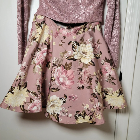 Camille La Vie 2-Piece Floral and Lace Elegant Shimmer Dress | Size 7 - Picture 2 of 13